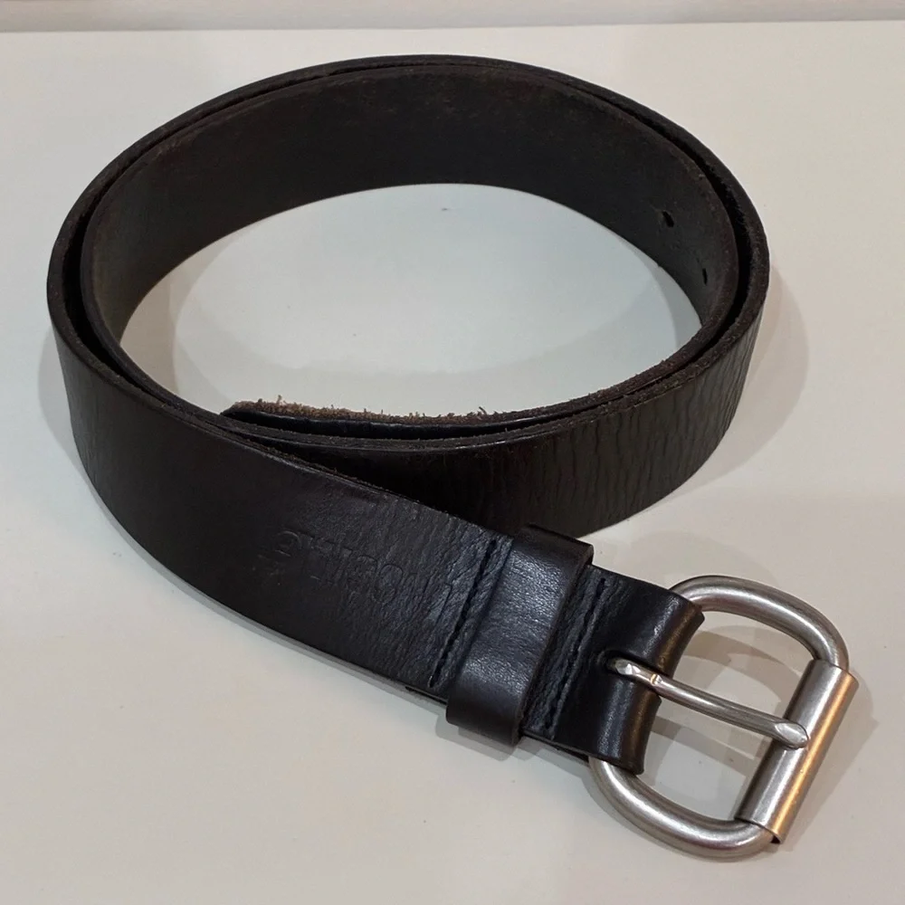 Fossil Full Grain Leather Vintage Belt Size 38 classic style to your wardrobe